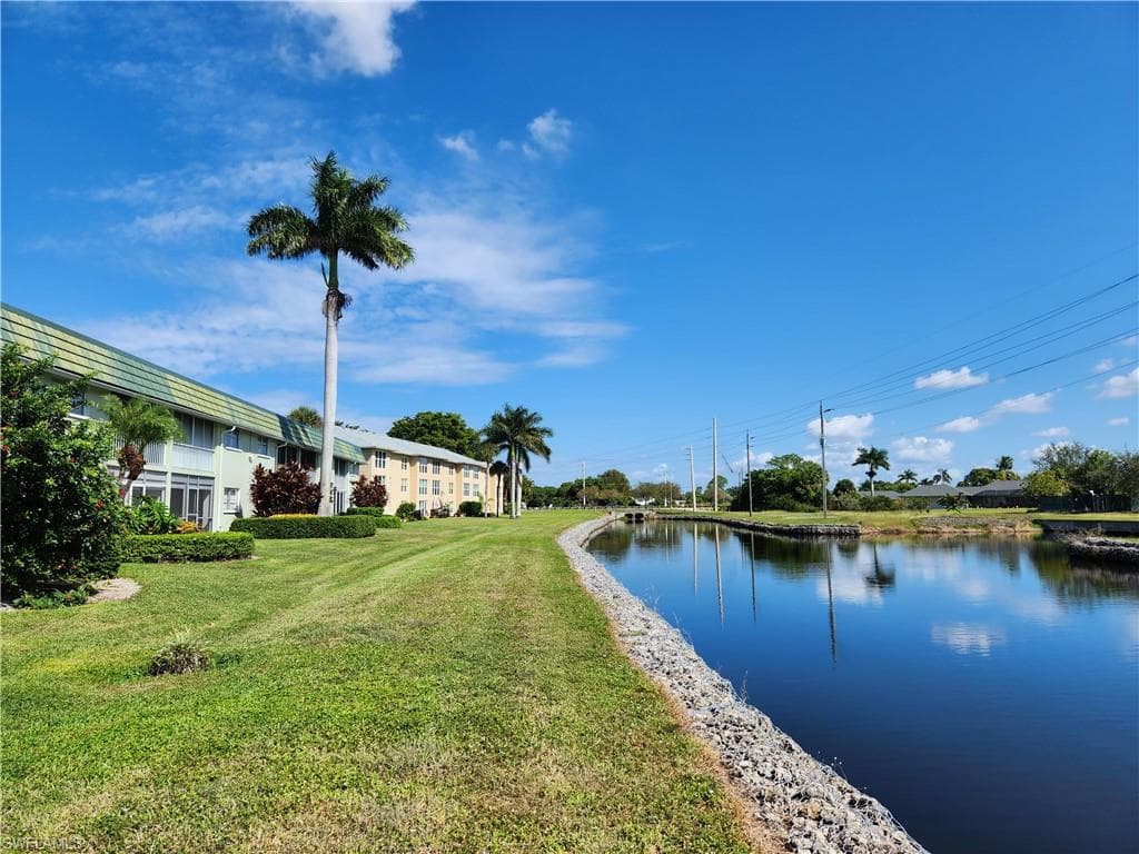 300 Valley Stream DR # 5, NAPLES FL 34113-10