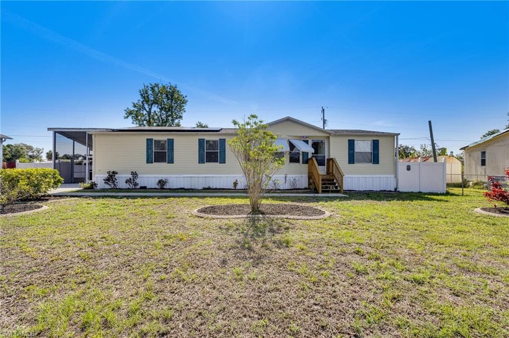 8269 Penny DR, NORTH FORT MYERS FL 33917-1