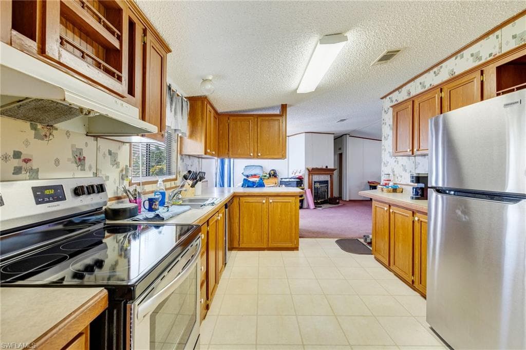 8269 Penny DR, NORTH FORT MYERS FL 33917-5