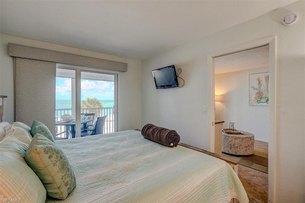 5000 Estero BLVD # 202, FORT MYERS BEACH FL 33931-19