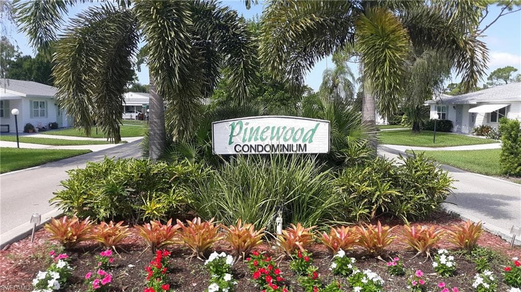 26 Pinewood BLVD, LEHIGH ACRES FL 33936-1