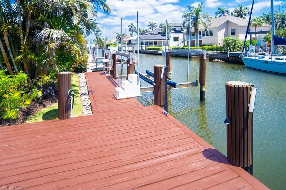 374 14th AVE S, NAPLES FL 34102-1