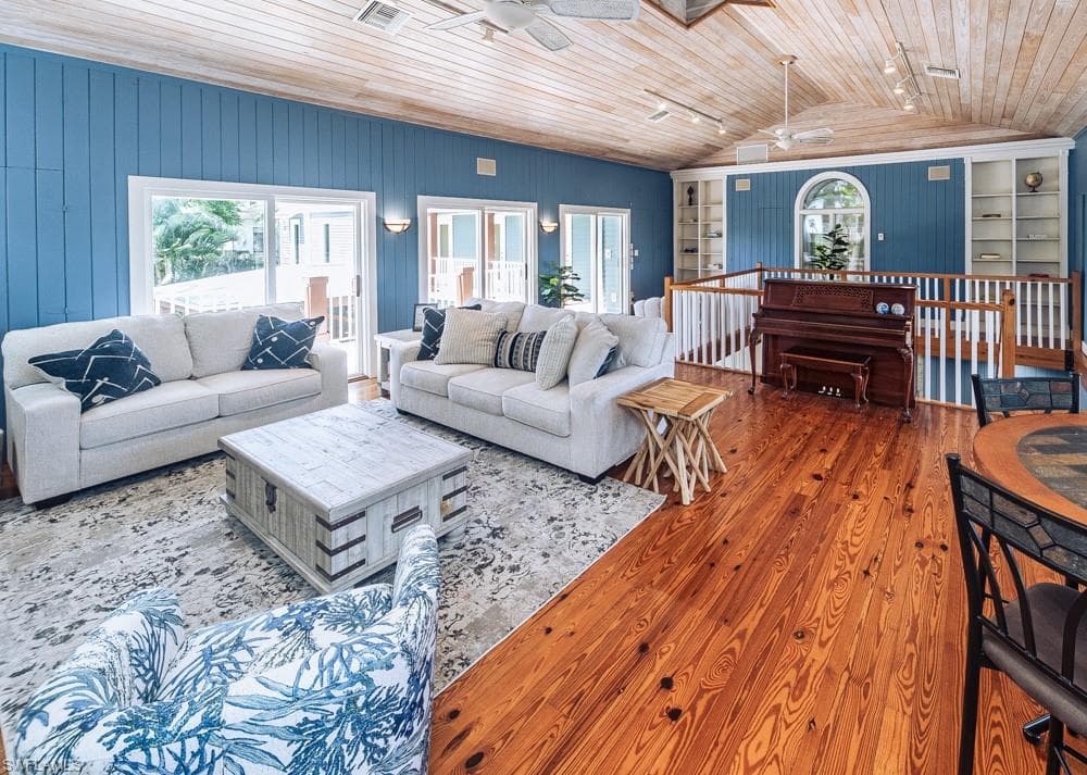 374 14th AVE S, NAPLES FL 34102-5