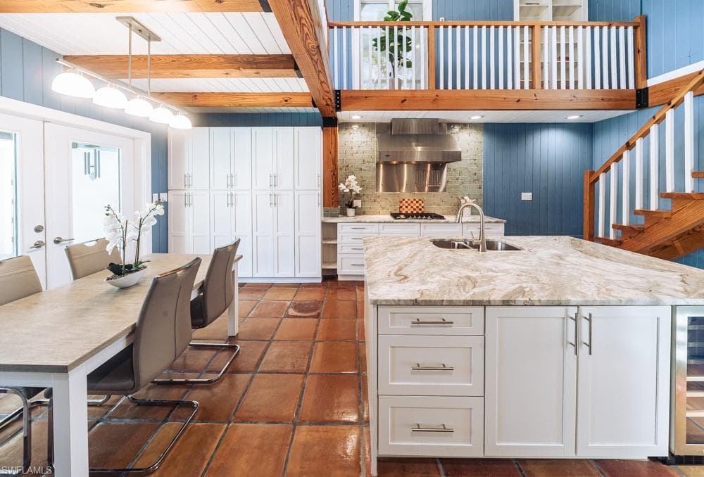 374 14th AVE S, NAPLES FL 34102-9