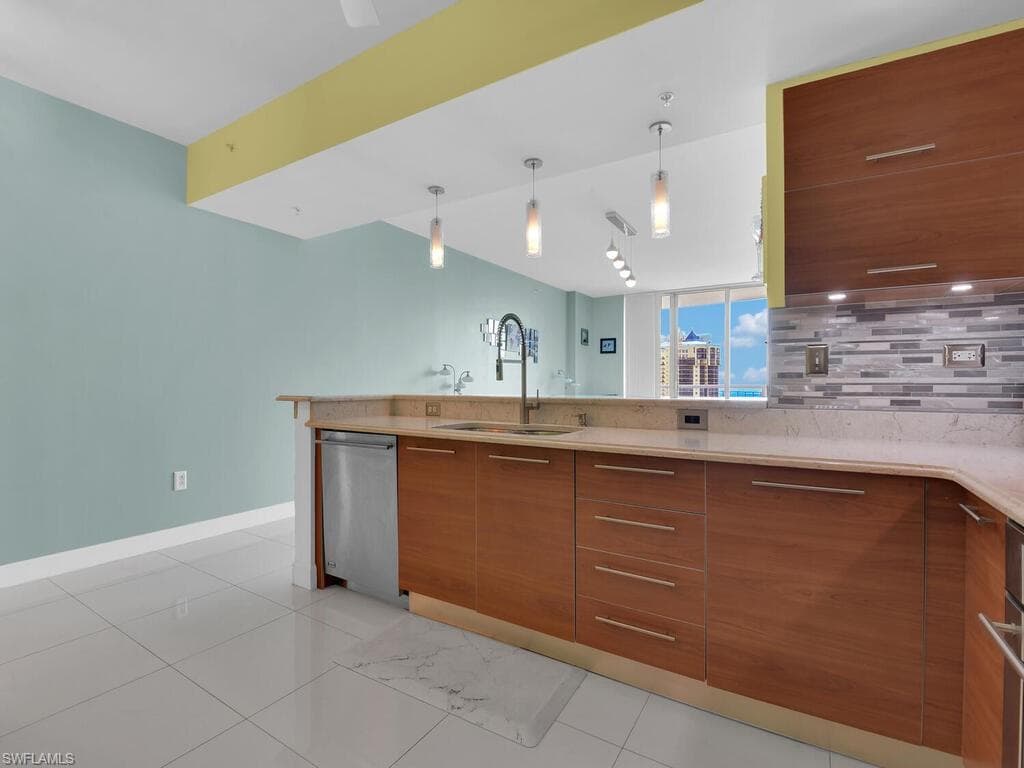 3000 Oasis Grand BLVD # 1705, FORT MYERS FL 33916-7