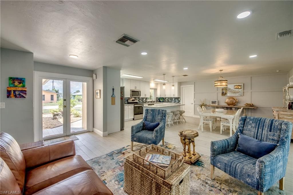 1720 Lakeview BLVD, NORTH FORT MYERS FL 33903-3