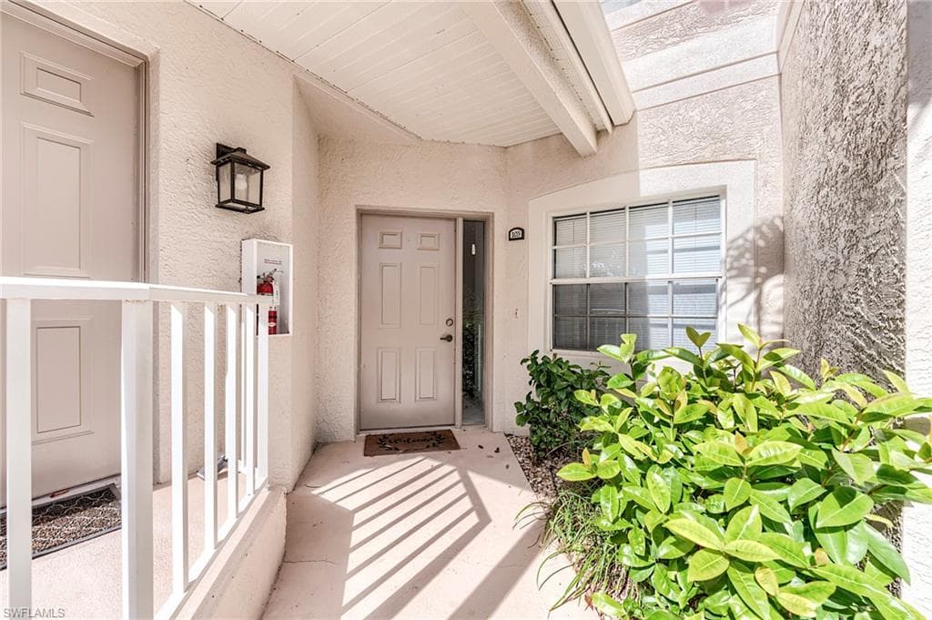 7577 Silver Trumpet LN W # T103, NAPLES FL 34109-1