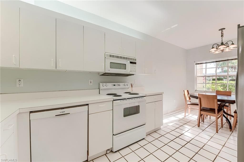 7577 Silver Trumpet LN W # T103, NAPLES FL 34109-4