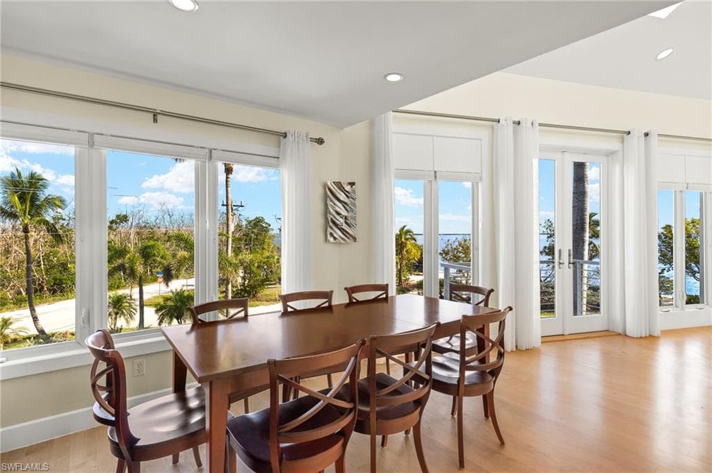 1581 San Carlos Bay DR, SANIBEL FL 33957-11