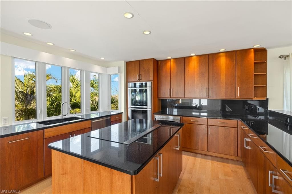 1581 San Carlos Bay DR, SANIBEL FL 33957-4
