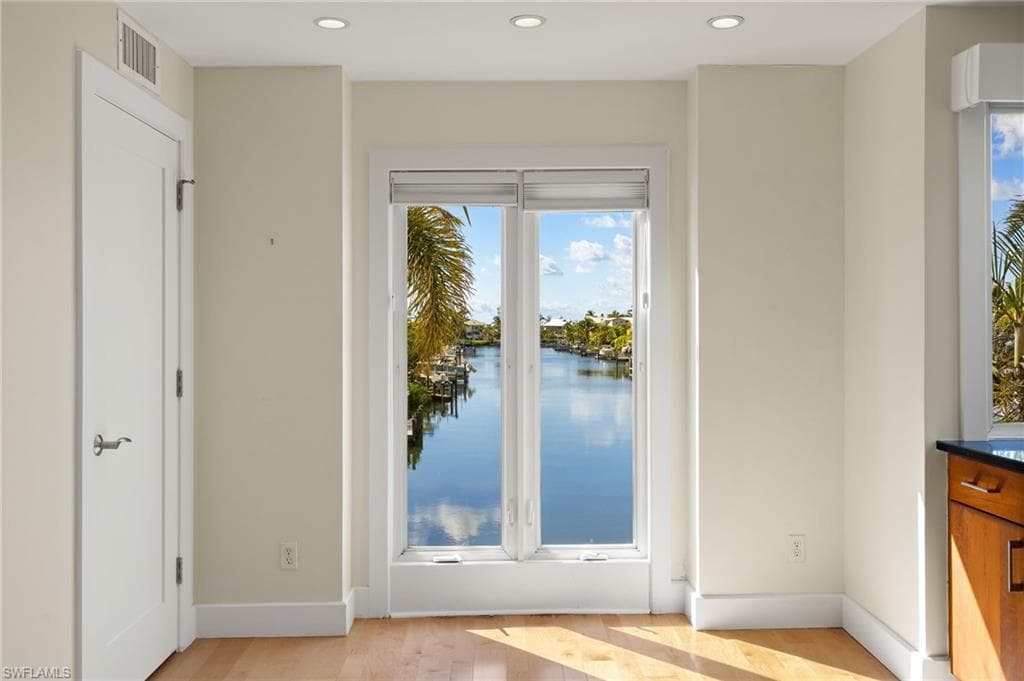 1581 San Carlos Bay DR, SANIBEL FL 33957-9
