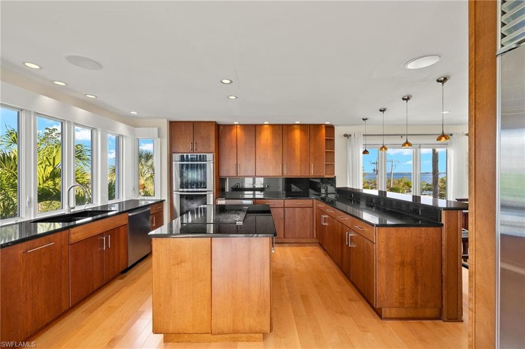 1581 San Carlos Bay DR, SANIBEL FL 33957-3