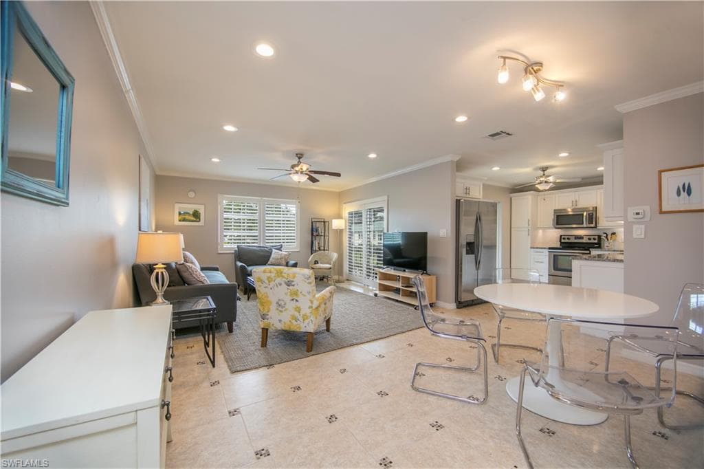 217 Bobolink WAY # 217B, NAPLES FL 34105-1