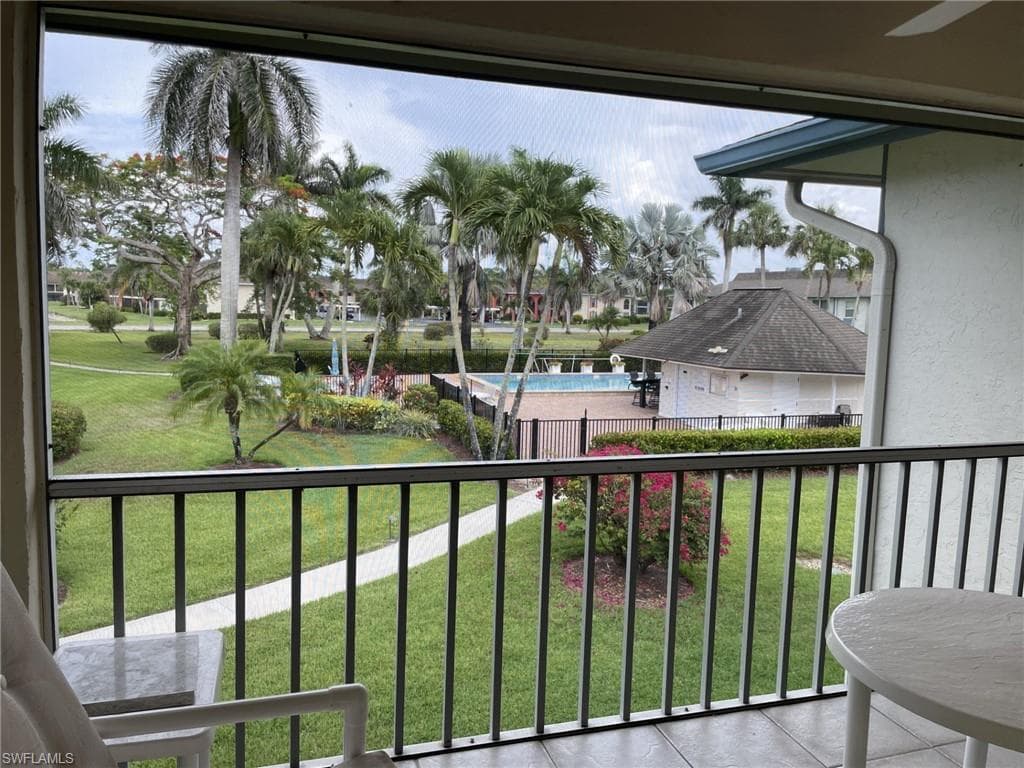325 Charlemagne BLVD # B207, NAPLES FL 34112-1