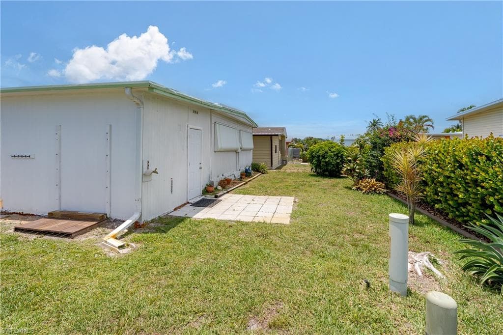 469 Riviera BLVD W, NAPLES FL 34112-22