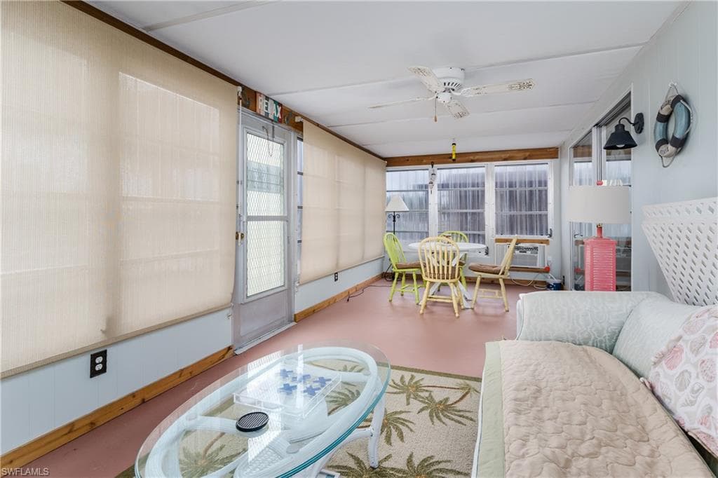 469 Riviera BLVD W, NAPLES FL 34112-11