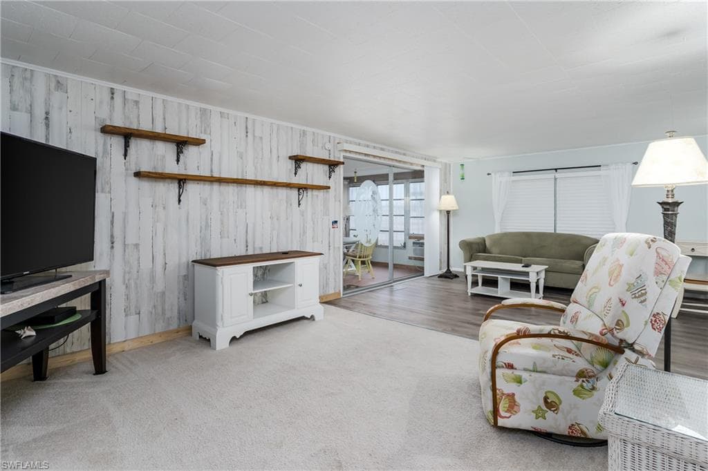 469 Riviera BLVD W, NAPLES FL 34112-2