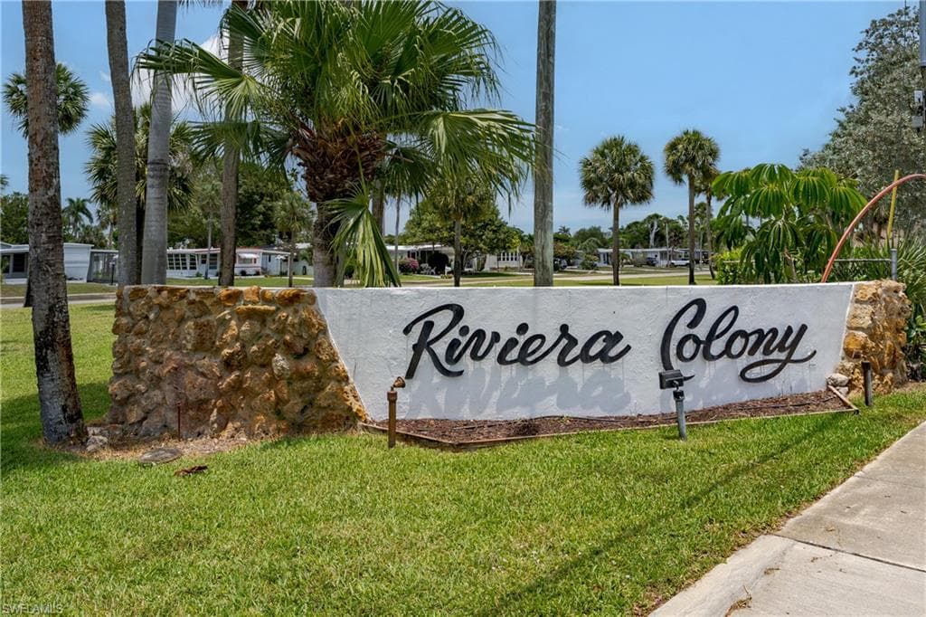 469 Riviera BLVD W, NAPLES FL 34112-28