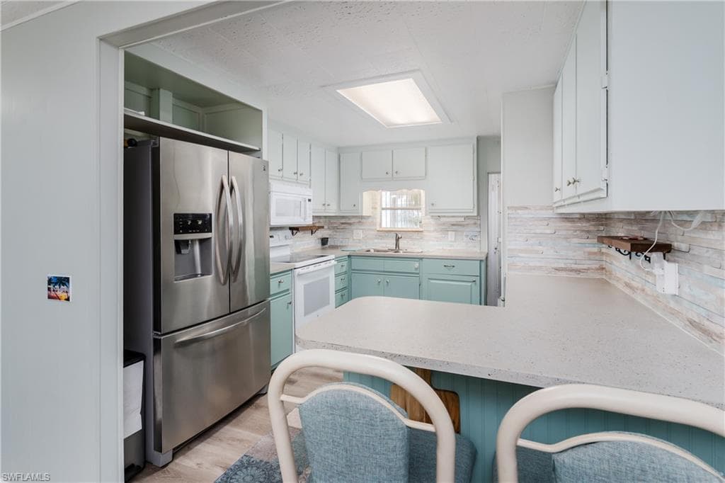 469 Riviera BLVD W, NAPLES FL 34112-7