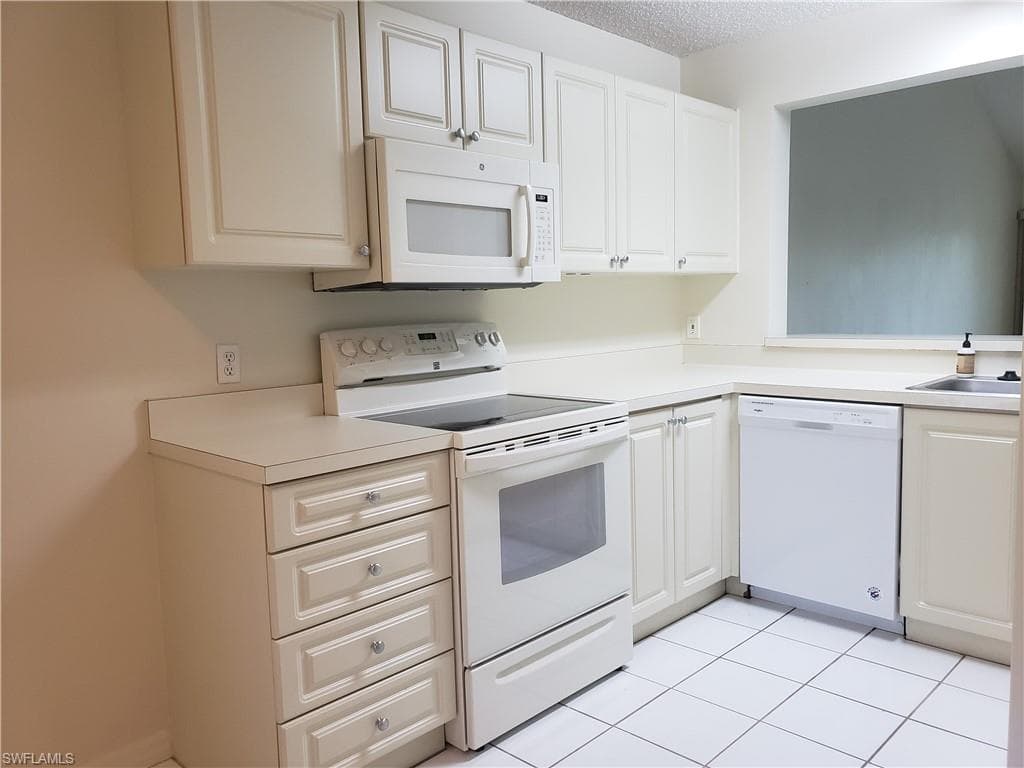 240 Timber Lake CIR # D202, NAPLES FL 34104-7