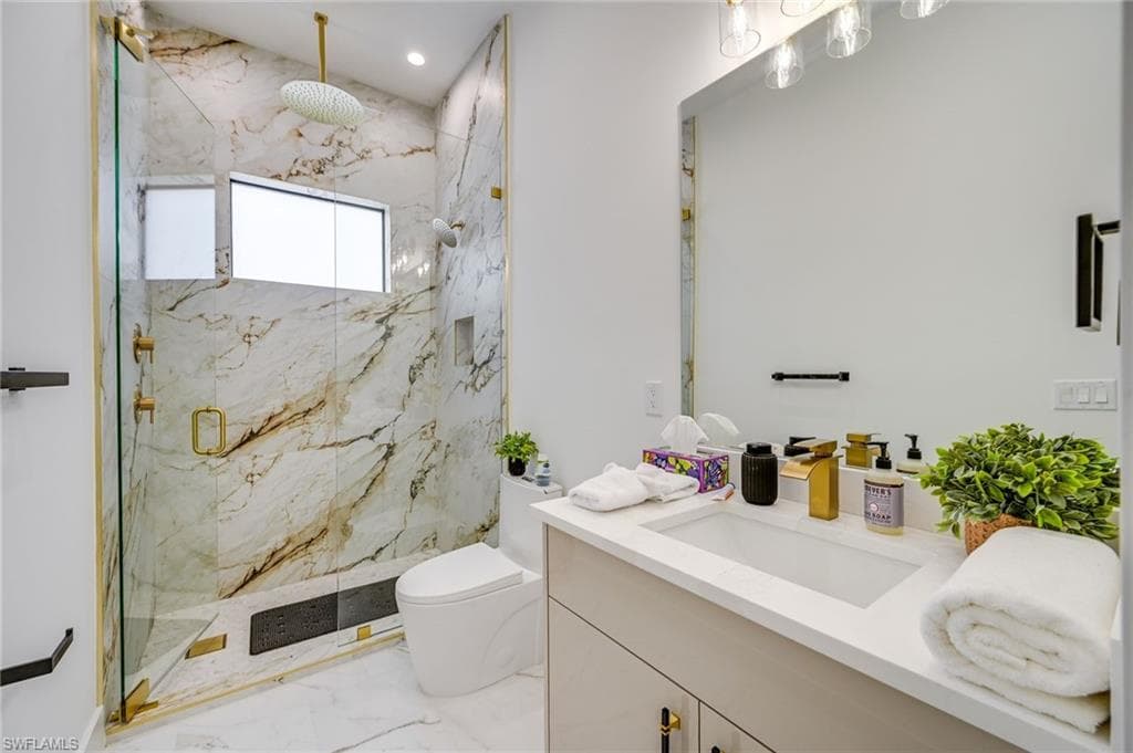 3384 Canal ST, NAPLES FL 34112-21