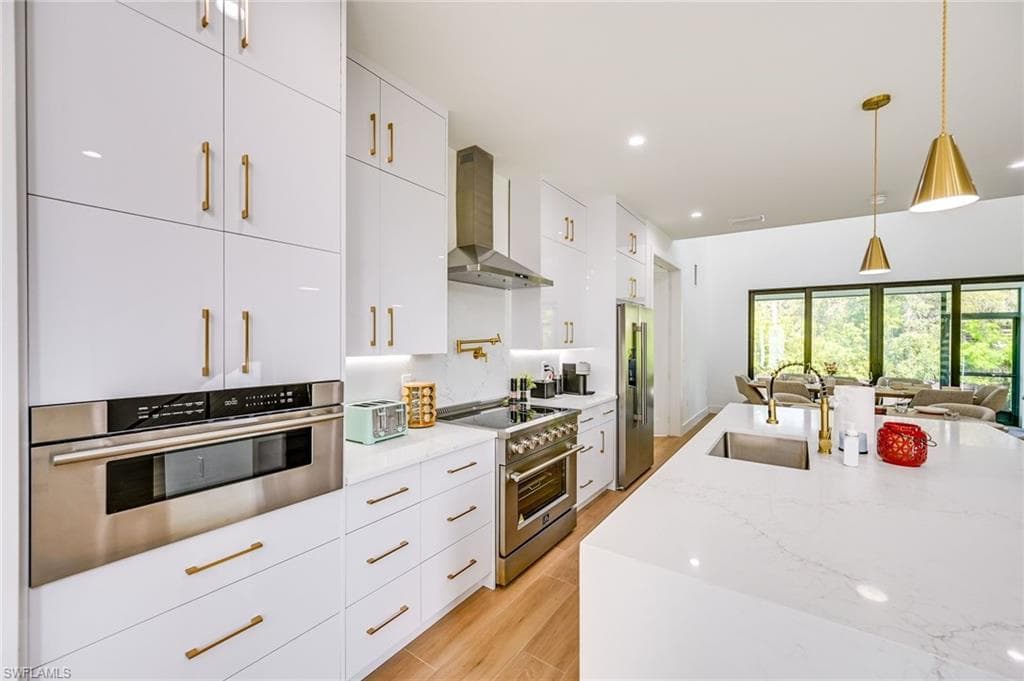 3384 Canal ST, NAPLES FL 34112-8