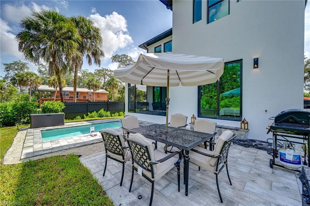 3384 Canal ST, NAPLES FL 34112-28