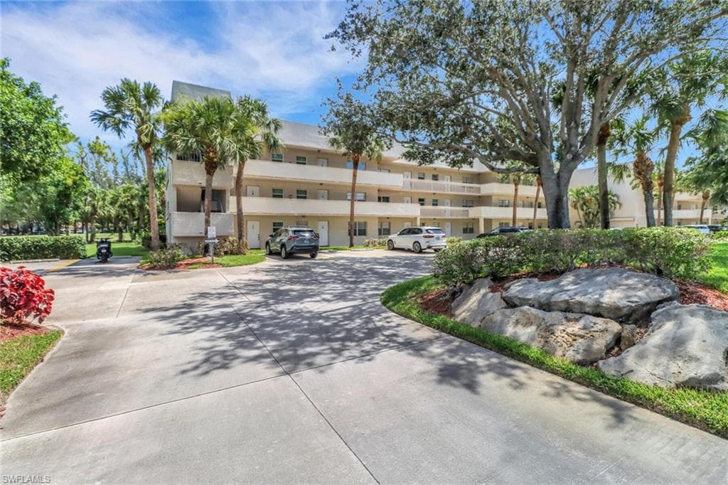 501 Forest Lakes BLVD # 102, NAPLES FL 34105-42