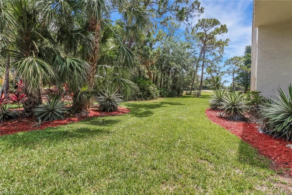 501 Forest Lakes BLVD # 102, NAPLES FL 34105-23