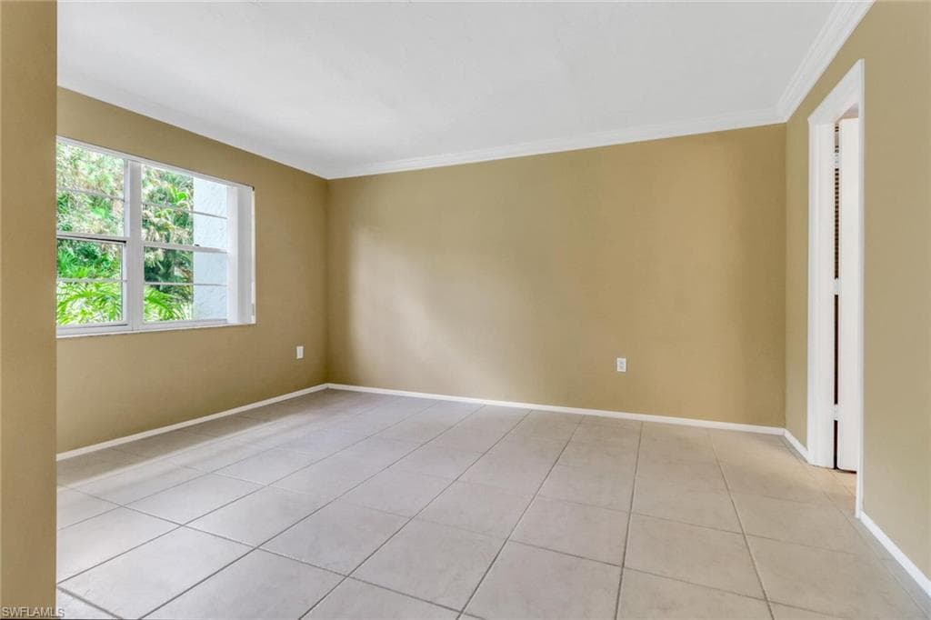 501 Forest Lakes BLVD # 102, NAPLES FL 34105-14