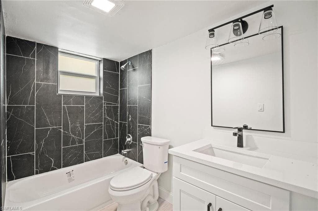 2316 Bayside ST, NAPLES FL 34112-17