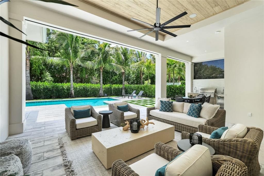 6630 Palisades AVE, NAPLES FL 34109-30