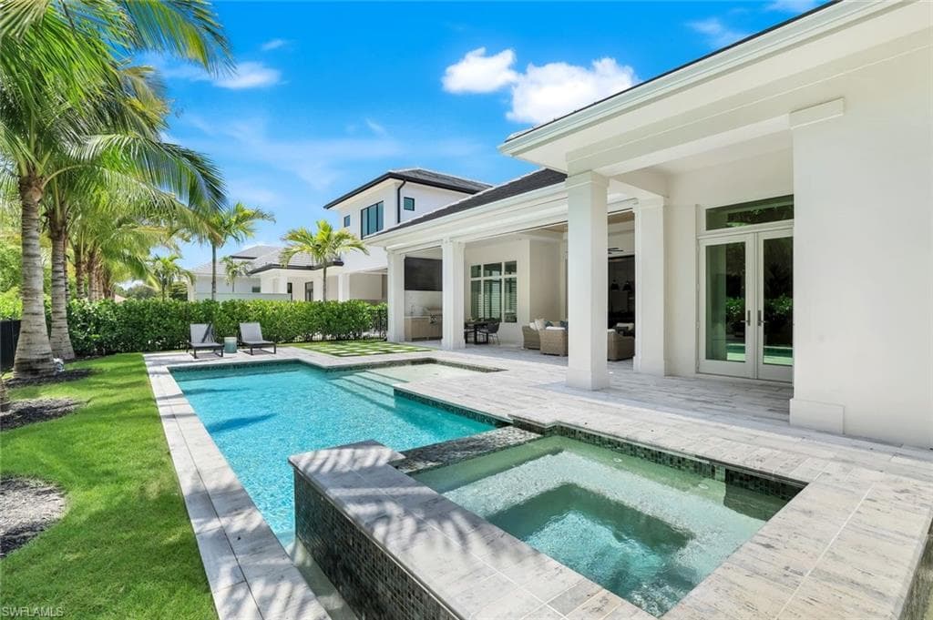 6630 Palisades AVE, NAPLES FL 34109-3