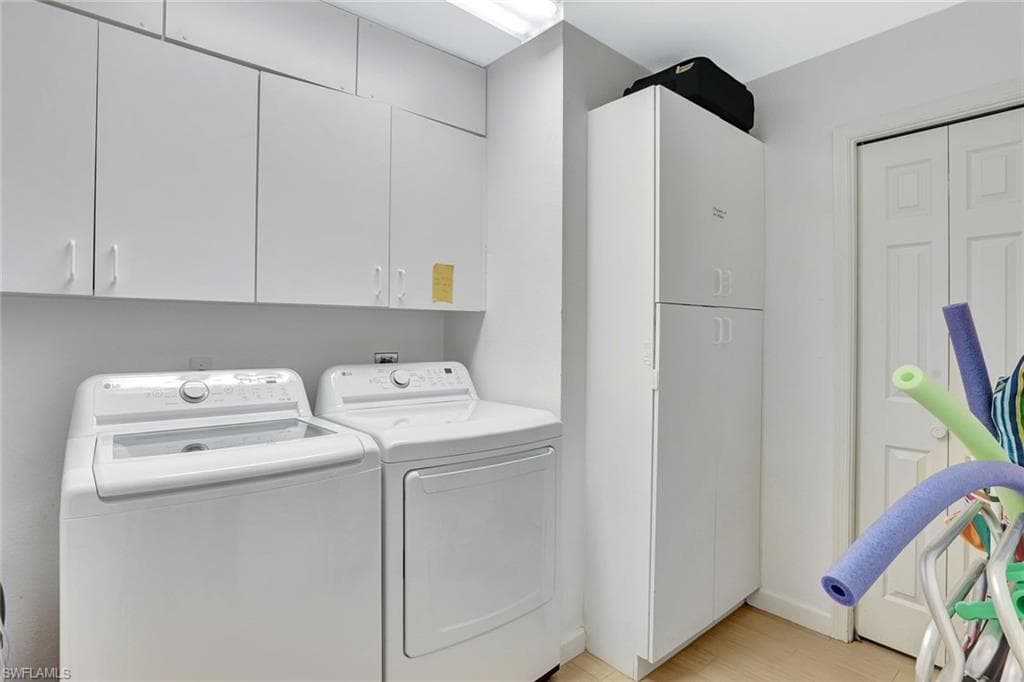 2420 Hidden Lake DR # 1008, NAPLES FL 34112-18