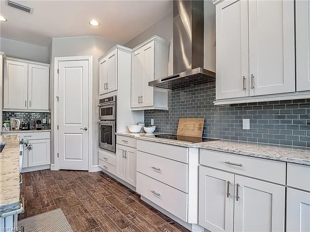 4524 Tamarind WAY, NAPLES FL 34119-11