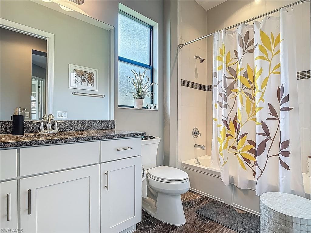 4524 Tamarind WAY, NAPLES FL 34119-25