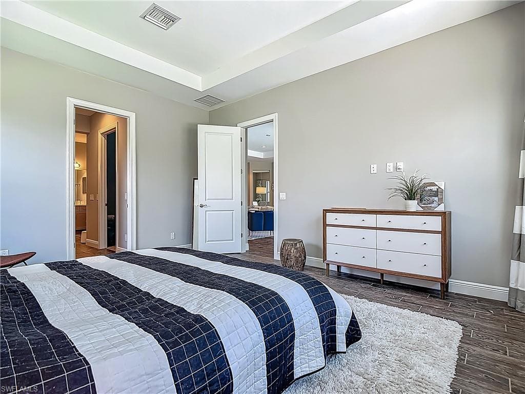 4524 Tamarind WAY, NAPLES FL 34119-31