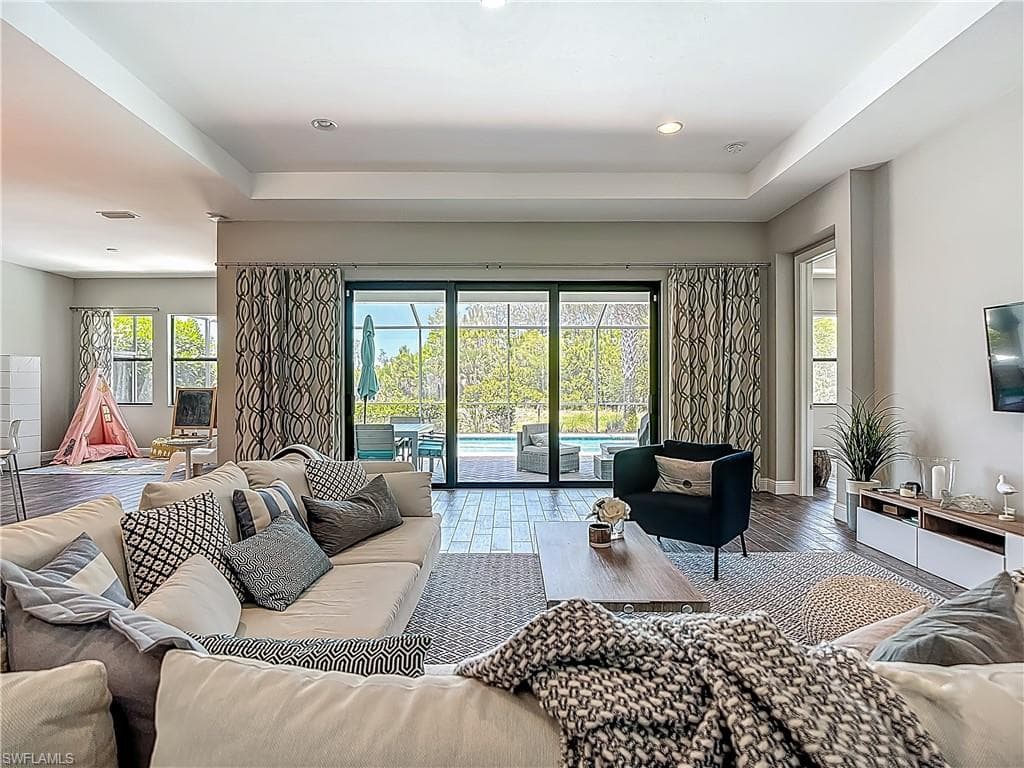 4524 Tamarind WAY, NAPLES FL 34119-4