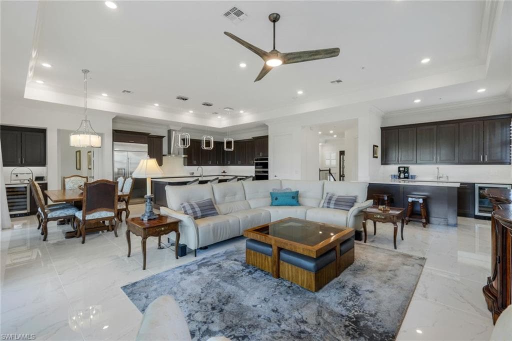 2488 Breakwater WAY # 201, NAPLES FL 34112-2