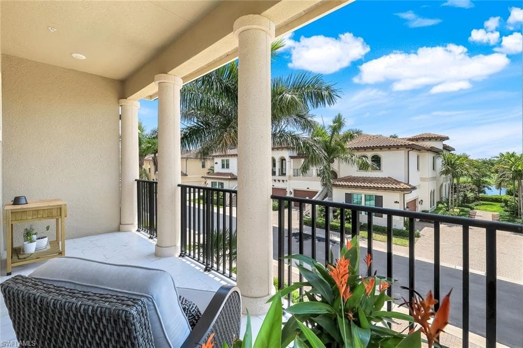 2488 Breakwater WAY # 201, NAPLES FL 34112-27