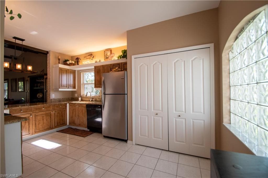 615 Rose Garden RD # 10, CAPE CORAL FL 33914-5