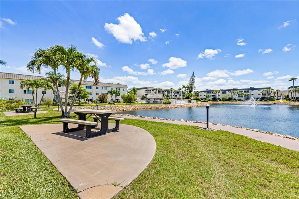 1004 Manatee RD # H306, NAPLES FL 34114-46