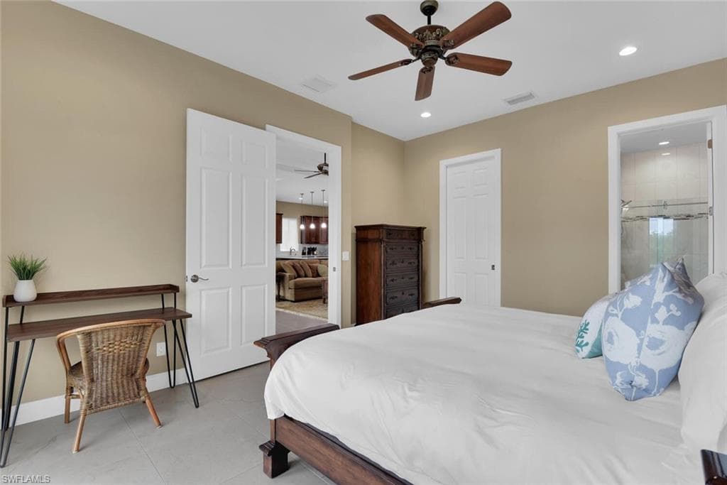 3254 Lakeview DR, NAPLES FL 34112-25