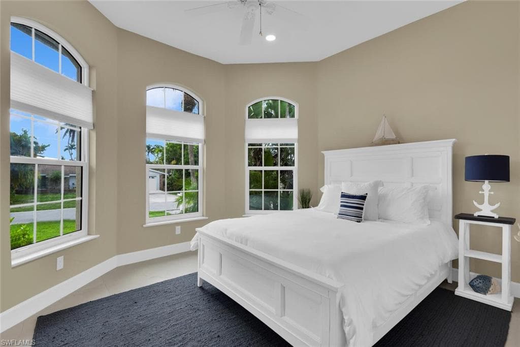 3254 Lakeview DR, NAPLES FL 34112-13