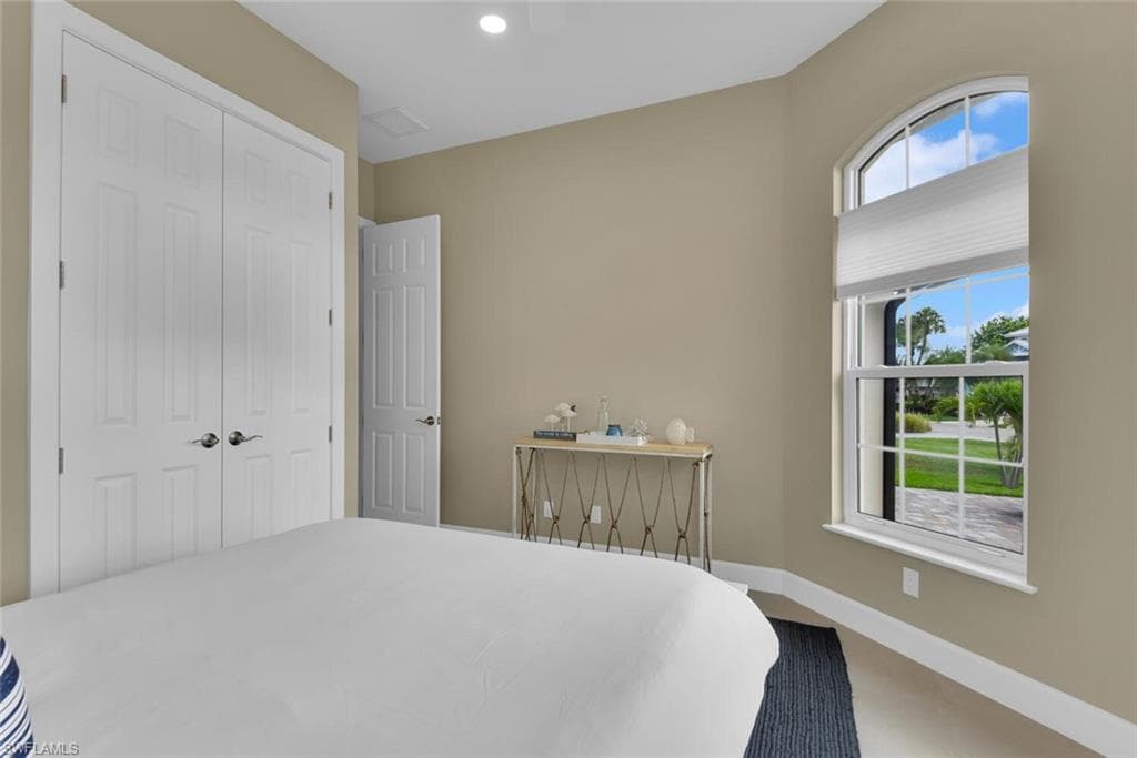 3254 Lakeview DR, NAPLES FL 34112-14