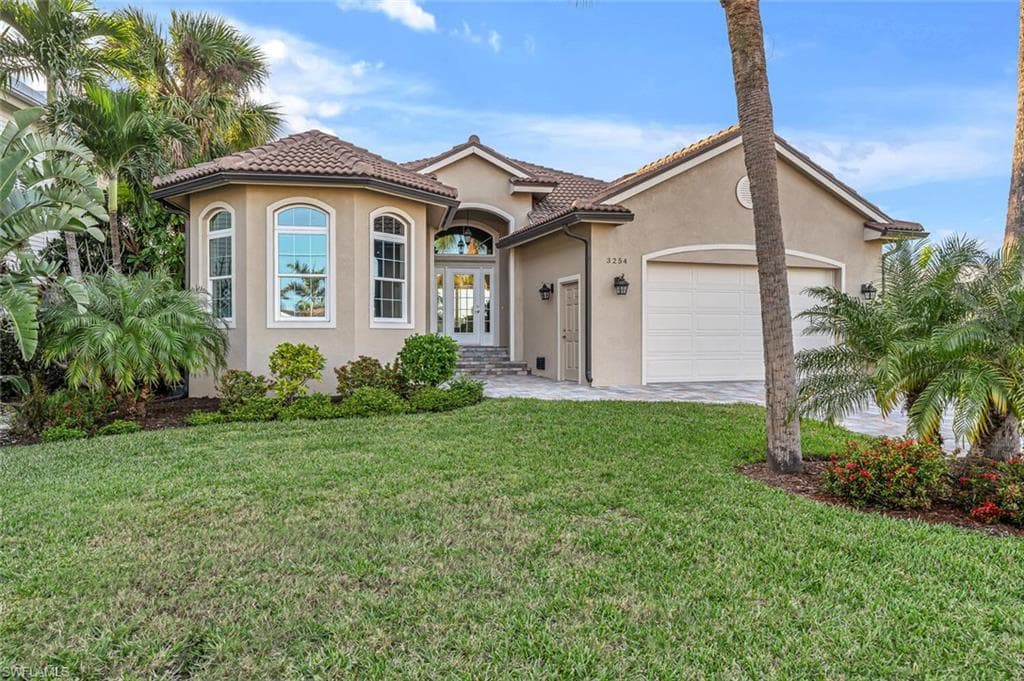 3254 Lakeview DR, NAPLES FL 34112-3
