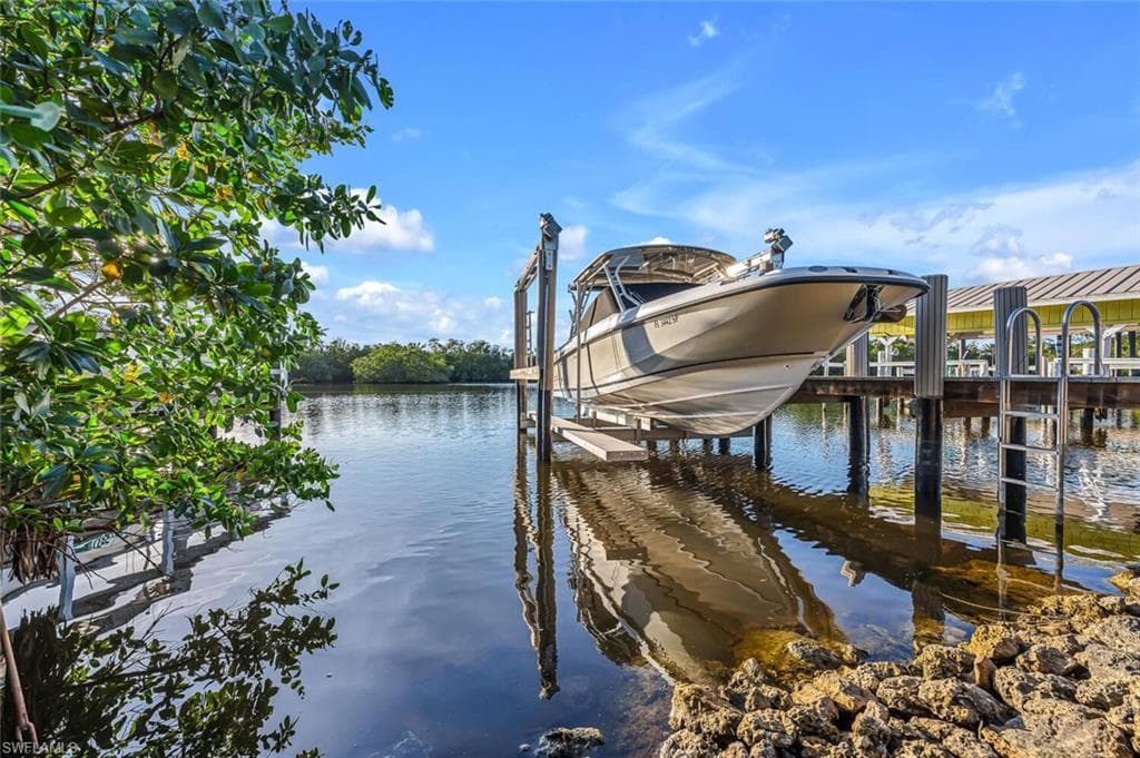 3254 Lakeview DR, NAPLES FL 34112-20