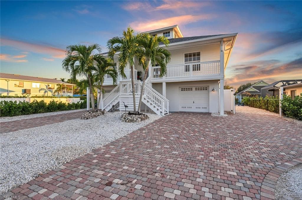 2736 Gulfview DR, NAPLES FL 34112-1