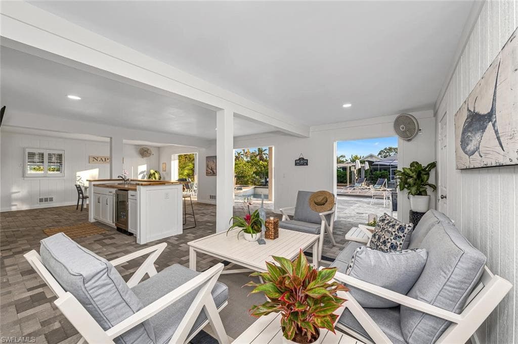 2736 Gulfview DR, NAPLES FL 34112-19