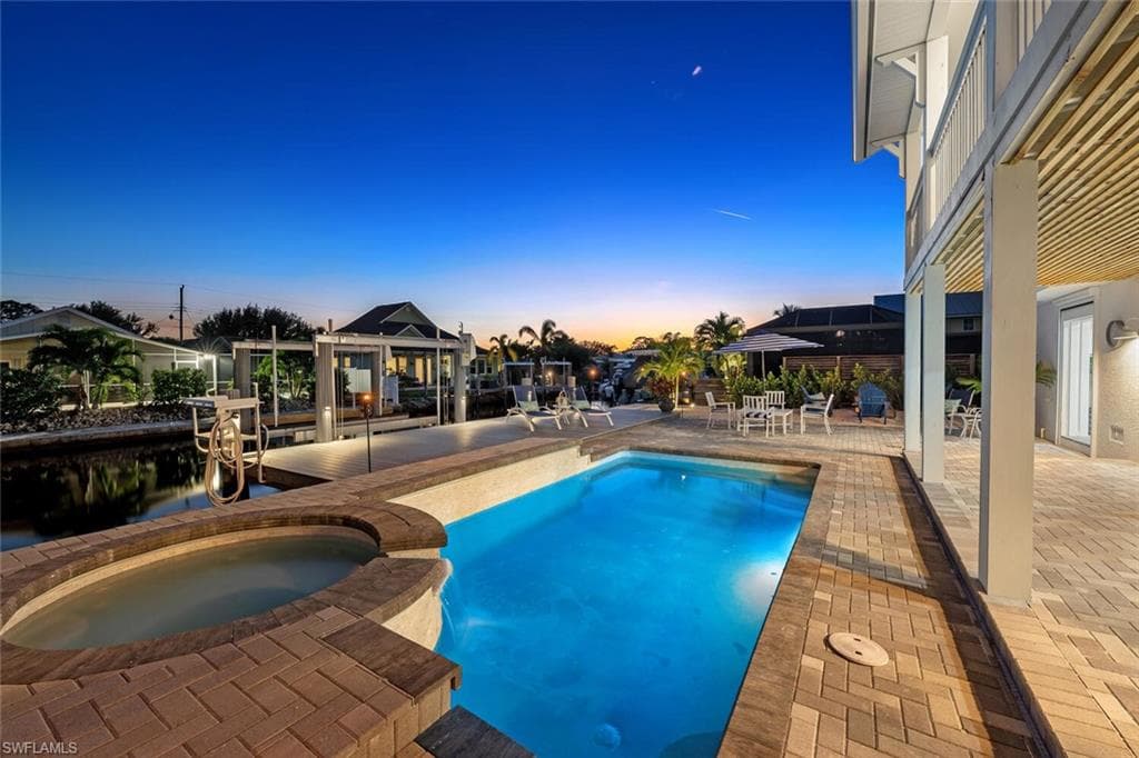 2736 Gulfview DR, NAPLES FL 34112-24